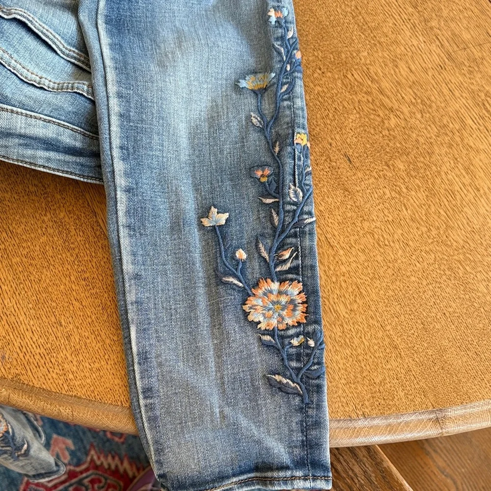 DRIFTWOOD Jackie High Rise Blue Floral Embroidered Skinny Jeans - Picture 7 of 8